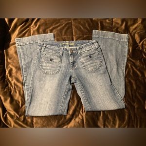 American Eagle, size 6 short, super cute denim jeans, dress up or down